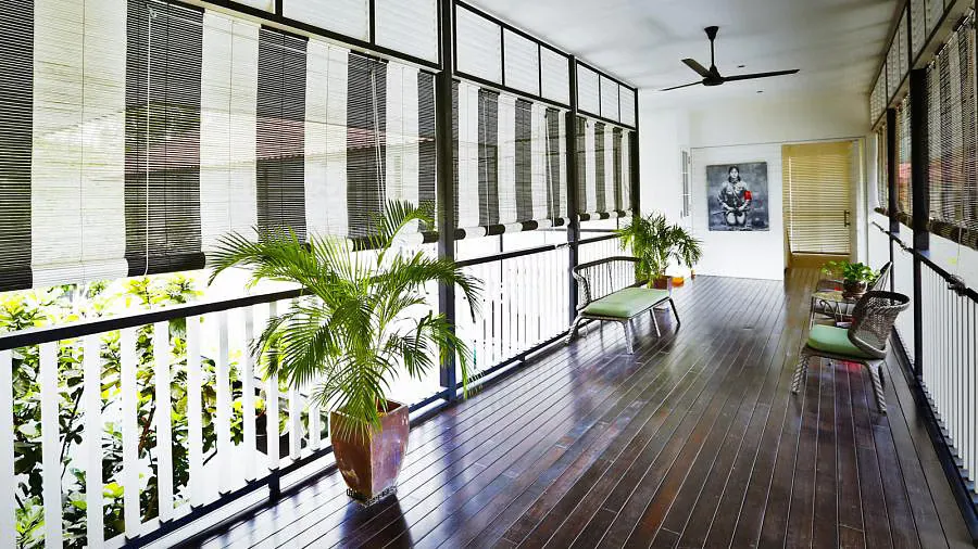 media-article-business-times-colonial-house-balcony