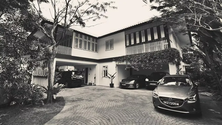 media-article-business-times-colonial-house-driveway